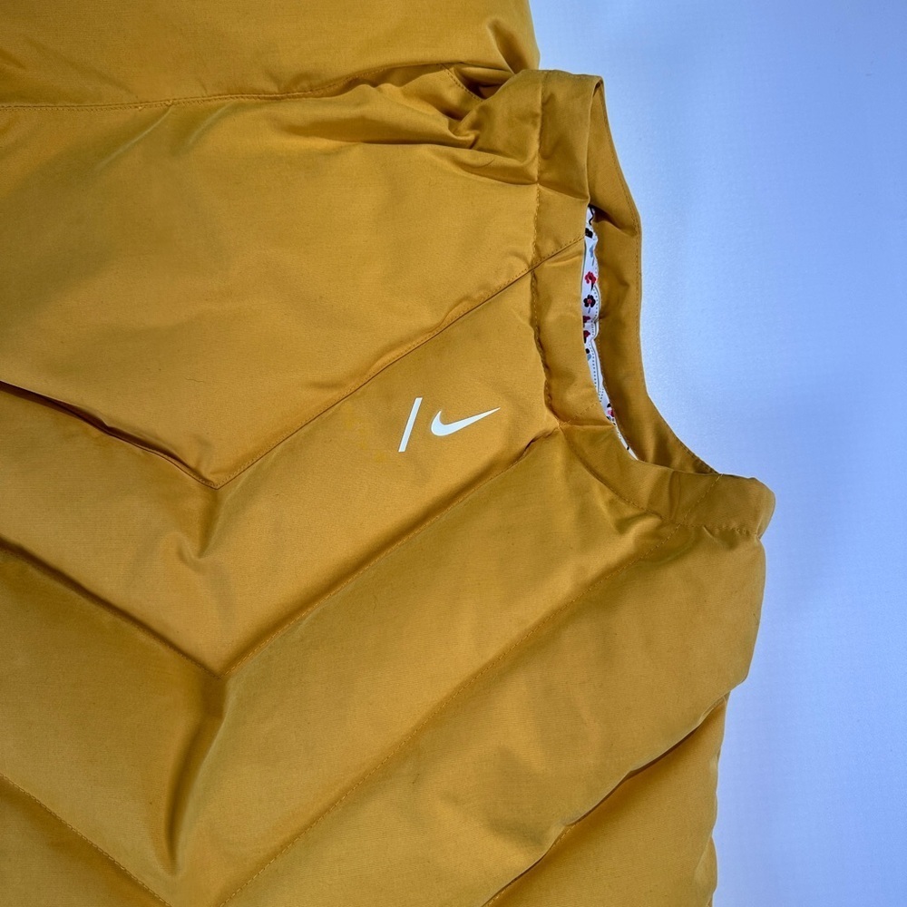 Nike down puffer vest warm insulated chevron outdoor layer XS yellow - Picture 14 of 15